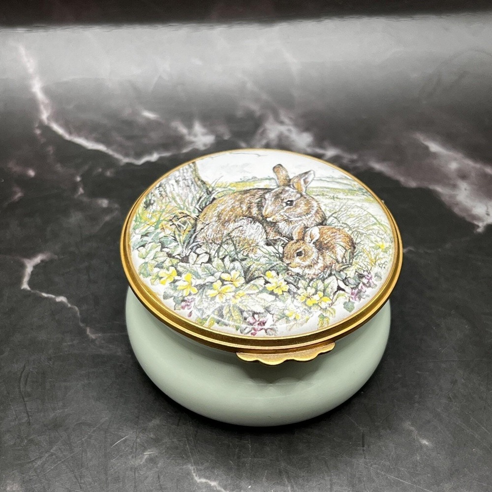 Kingsley Enamels Round Rabbit Trinket Box "SPRING BUNNIES" Worcestershire 2"